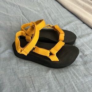 TEVA Platform Sandals. Size 9. NWOT